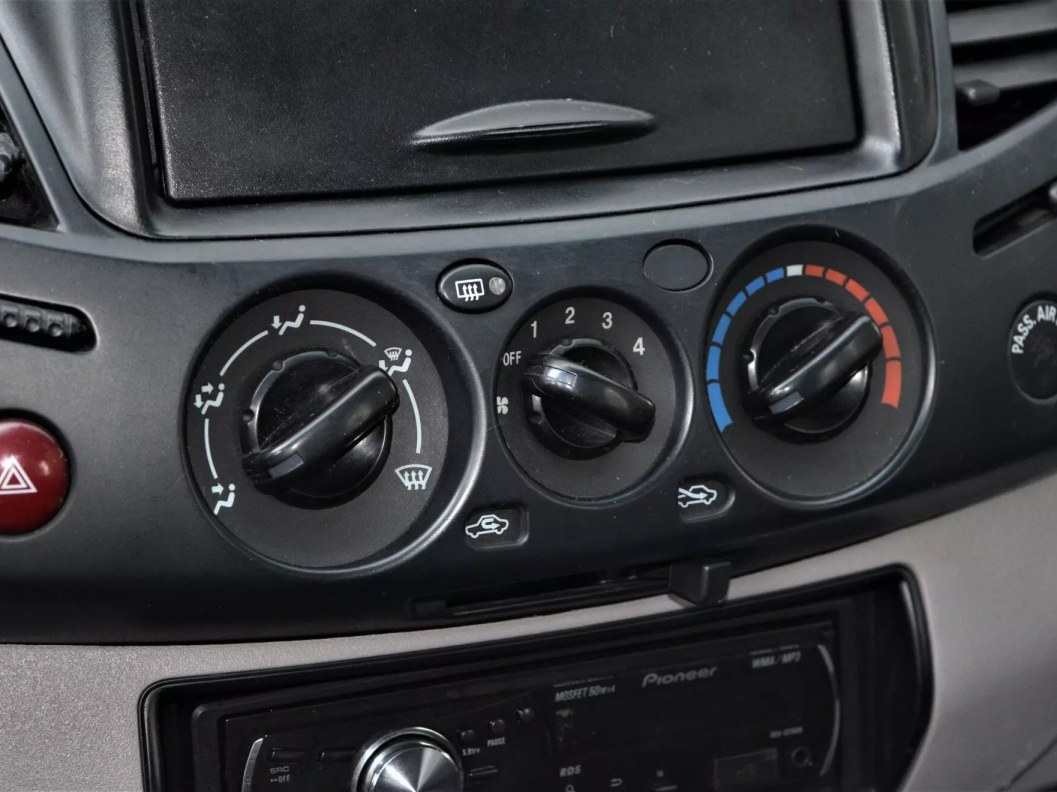 Mitsubishi L200 Intense S94 2.5 МКПП фото 9