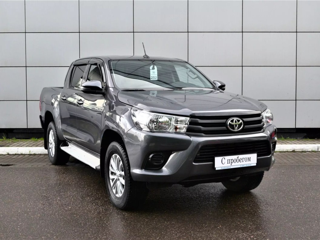 Toyota Hilux Стандарт 2.4 МКПП фото 1