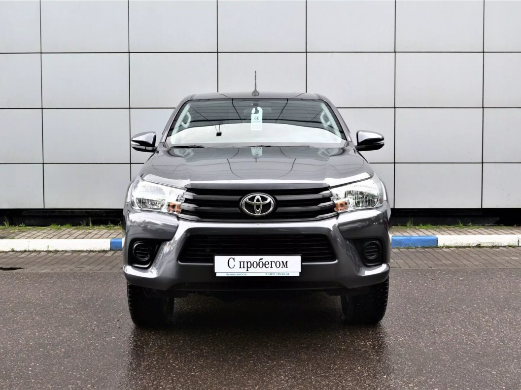 Toyota Hilux Стандарт 2.4 МКПП фото 2