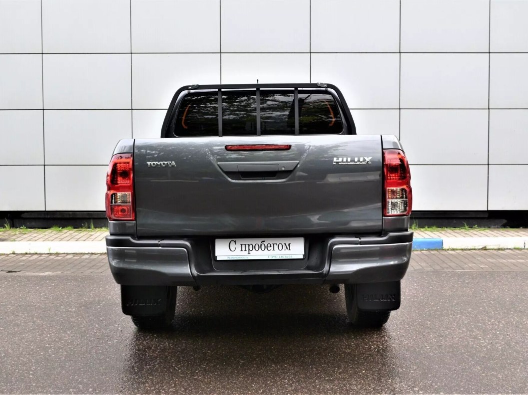 Toyota Hilux Стандарт 2.4 МКПП фото 6