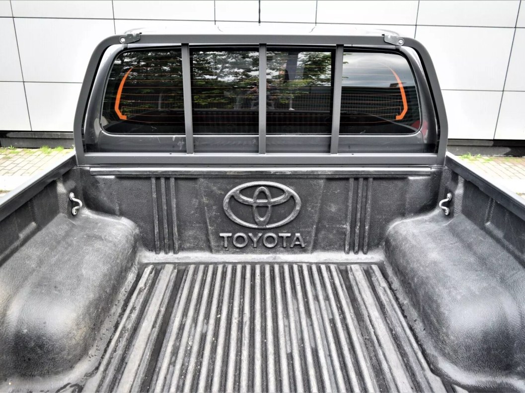Toyota Hilux Стандарт 2.4 МКПП фото 7