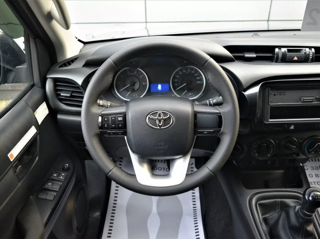 Toyota Hilux Стандарт 2.4 МКПП фото 10