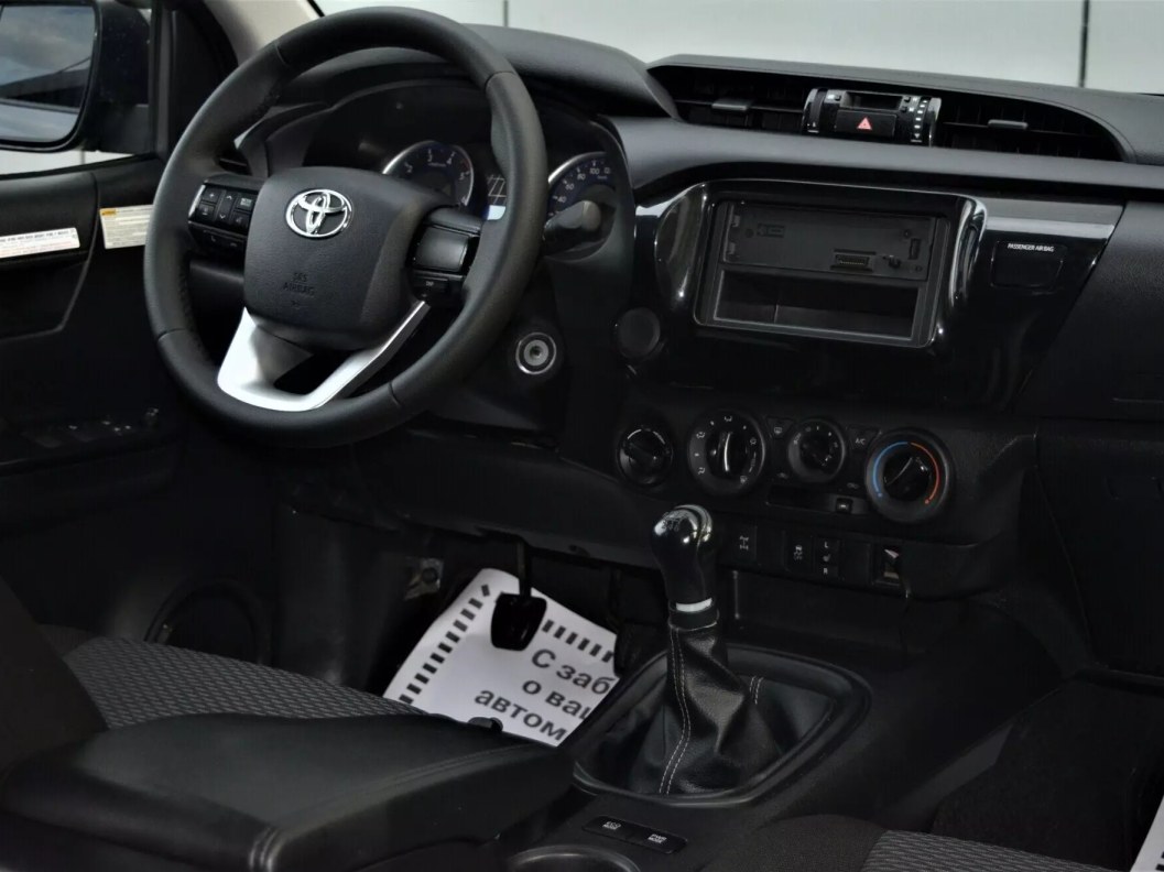 Toyota Hilux Стандарт 2.4 МКПП фото 12
