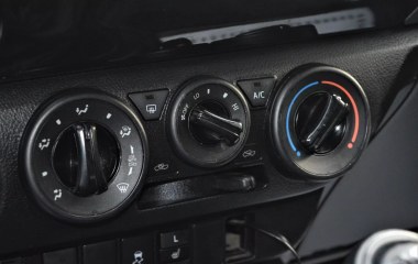 Toyota Hilux Стандарт 2.4 МКПП превью 13