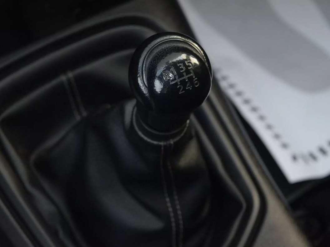 Toyota Hilux Стандарт 2.4 МКПП фото 16