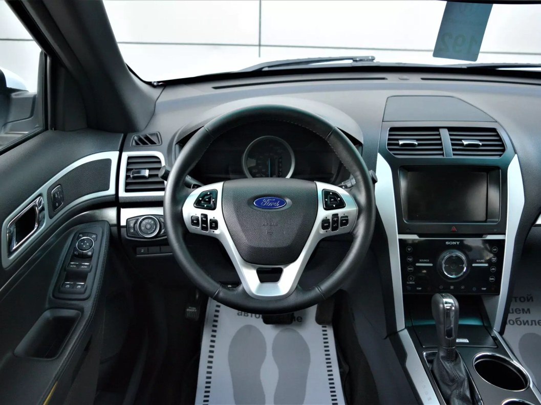 Ford Explorer Sport 3.5  фото 9