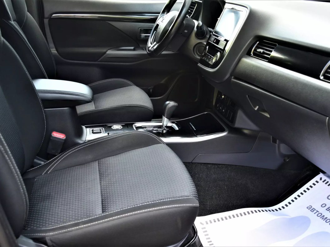Mitsubishi Outlander Intense+ 2.0 CVT фото 14