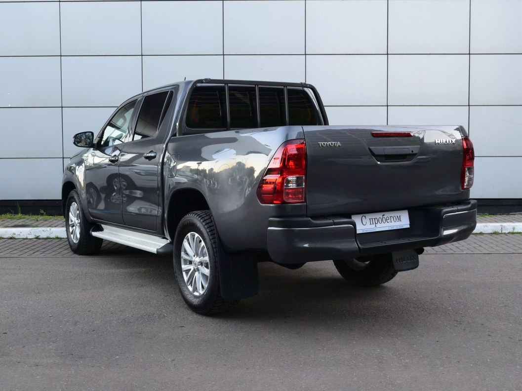 Toyota Hilux Стандарт 2.4 МКПП фото 5