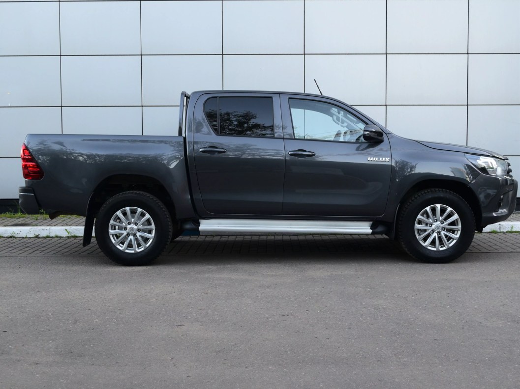 Toyota Hilux Стандарт 2.4 МКПП фото 8