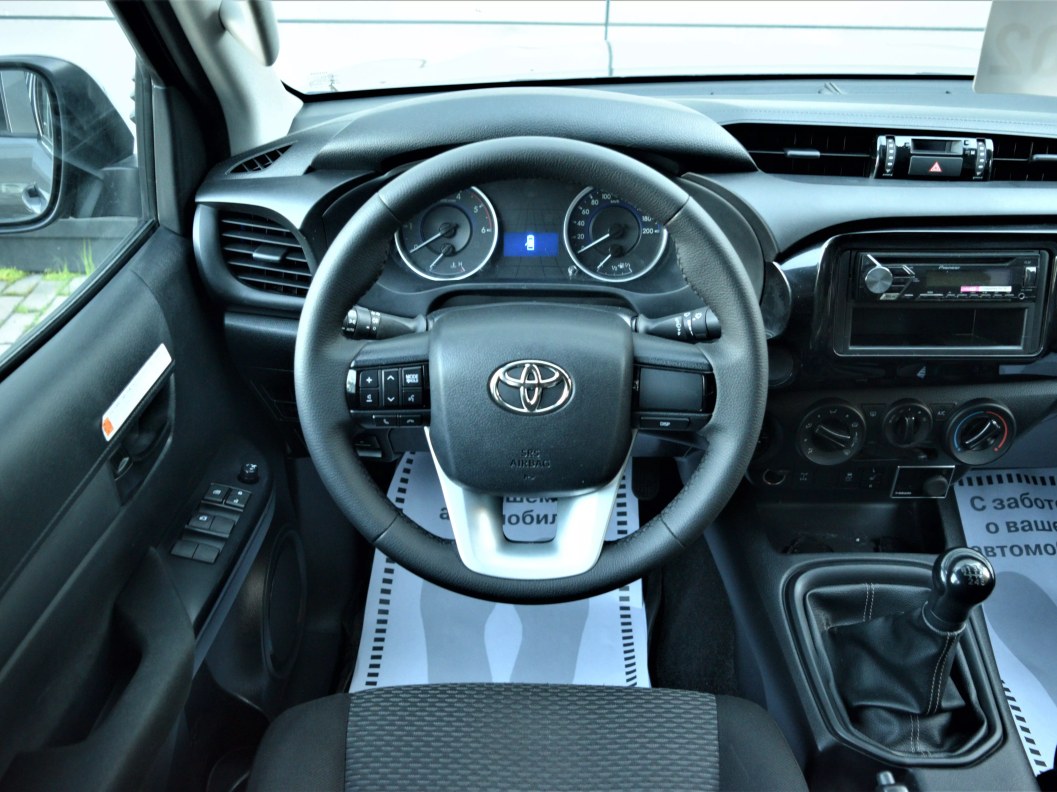 Toyota Hilux Стандарт 2.4 МКПП фото 10