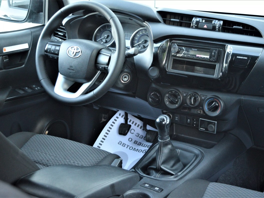Toyota Hilux Стандарт 2.4 МКПП фото 12