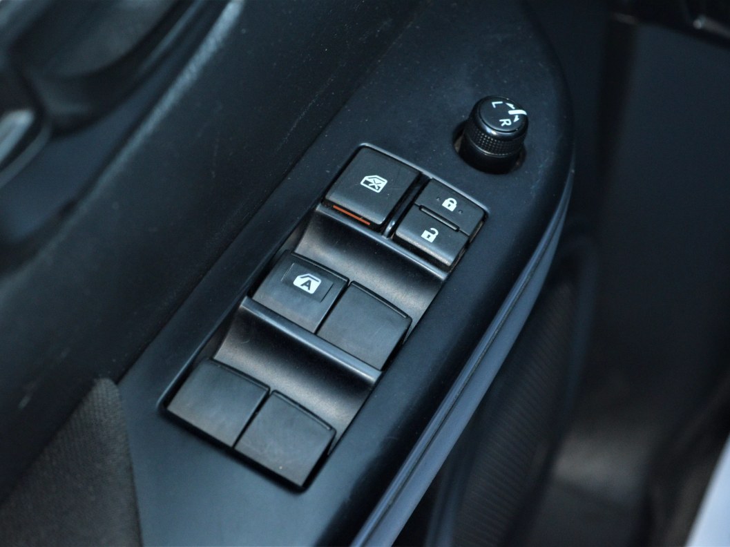 Toyota Hilux Стандарт 2.4 МКПП фото 14