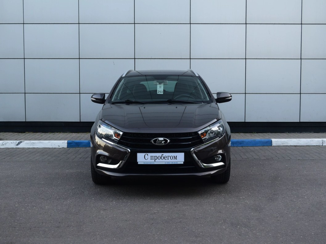 ВАЗ (Lada) Vesta GFK11-52-AK2 Luxe Multimedia 1.6 МКПП фото 2
