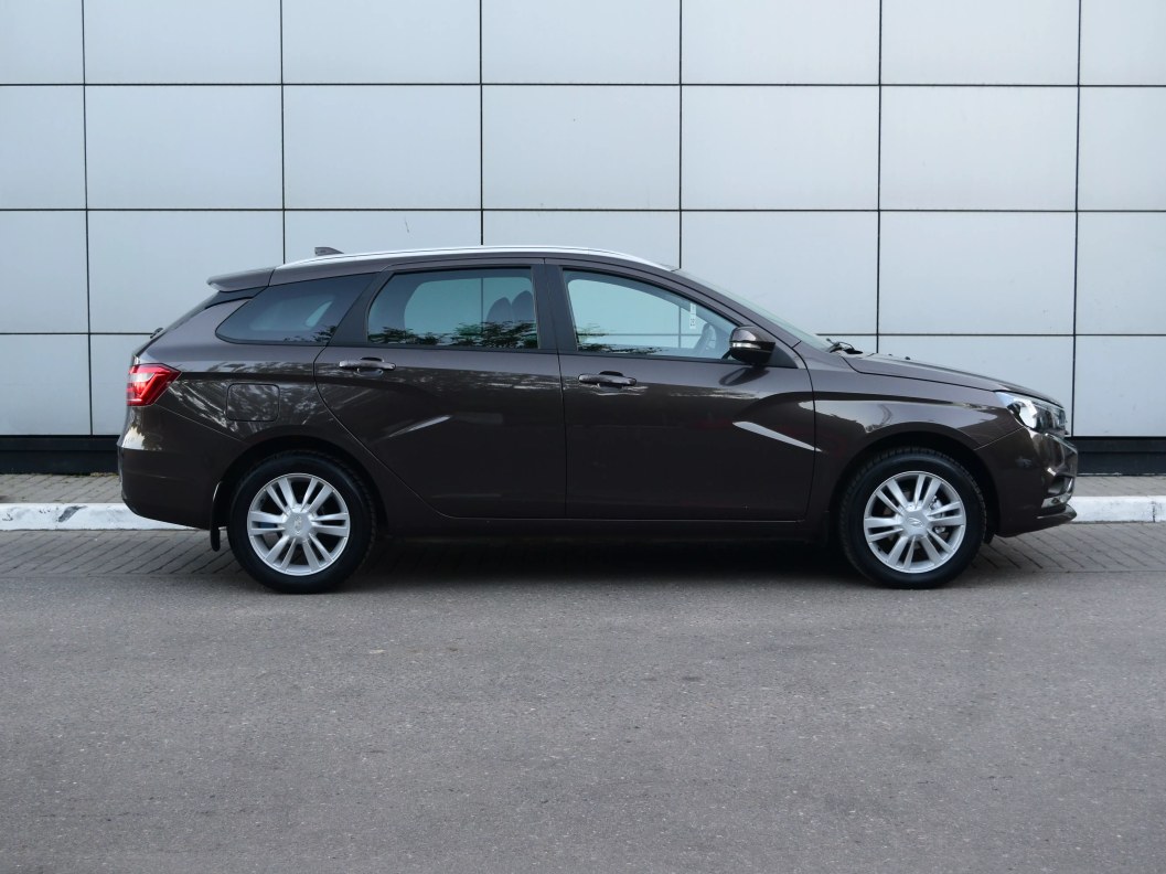 ВАЗ (Lada) Vesta GFK11-52-AK2 Luxe Multimedia 1.6 МКПП фото 8
