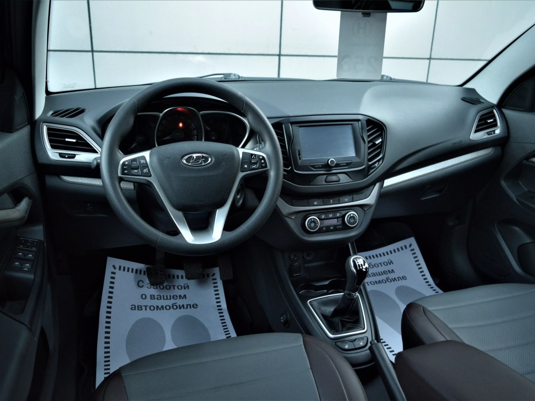 ВАЗ (Lada) Vesta GFK11-52-AK2 Luxe Multimedia 1.6 МКПП фото 14