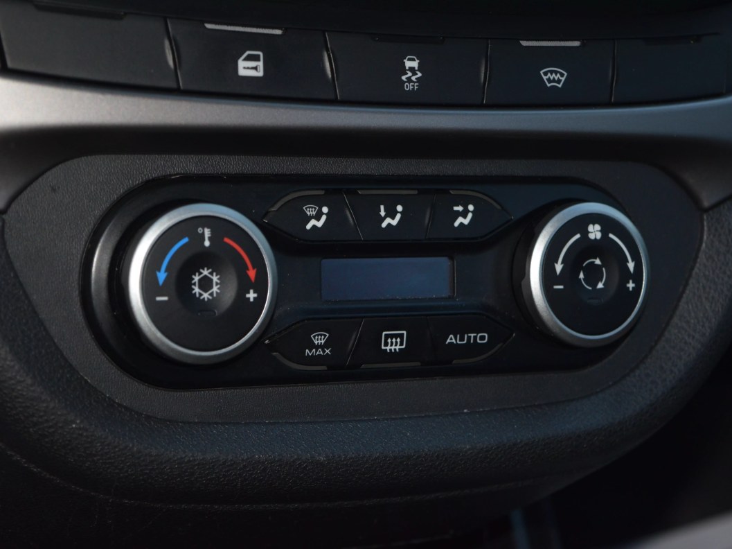 ВАЗ (Lada) Vesta GFK11-52-AK2 Luxe Multimedia 1.6 МКПП фото 17