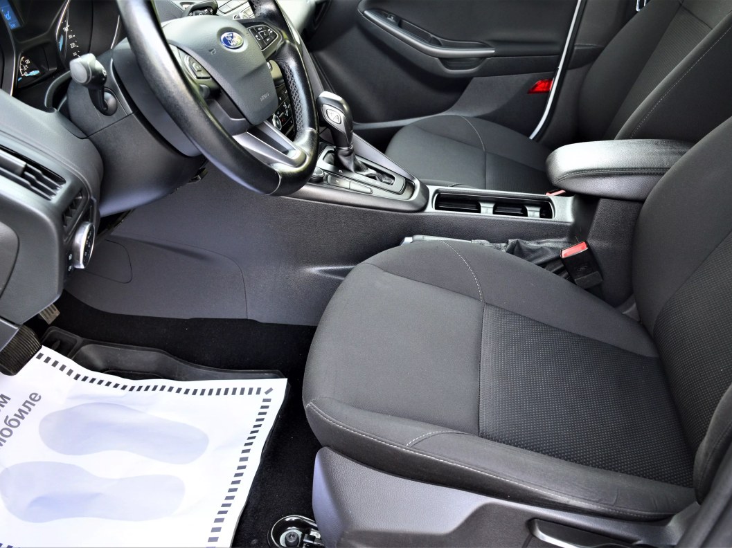 Ford Focus Trend 1.6  фото 9