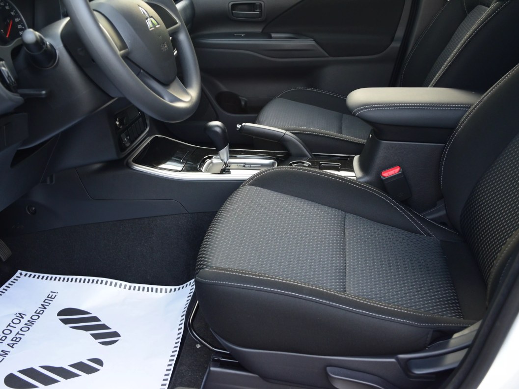 Mitsubishi Outlander Inform 2.0 CVT фото 9