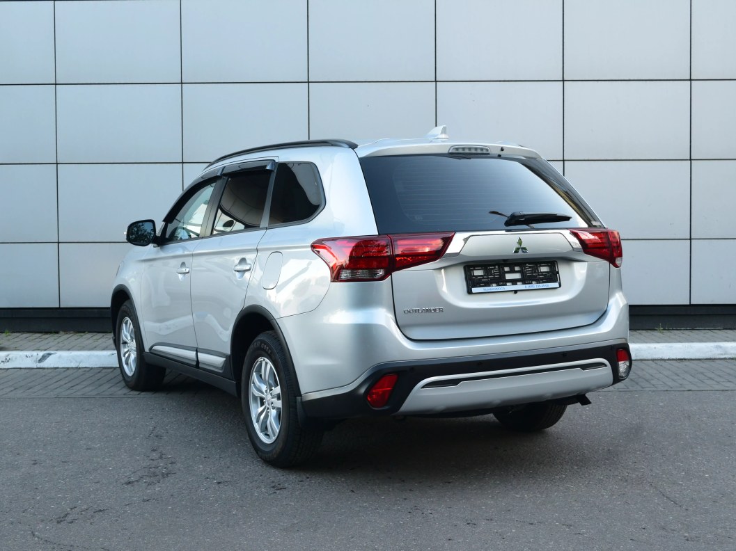 Mitsubishi Outlander Invite 2.0 CVT фото 5