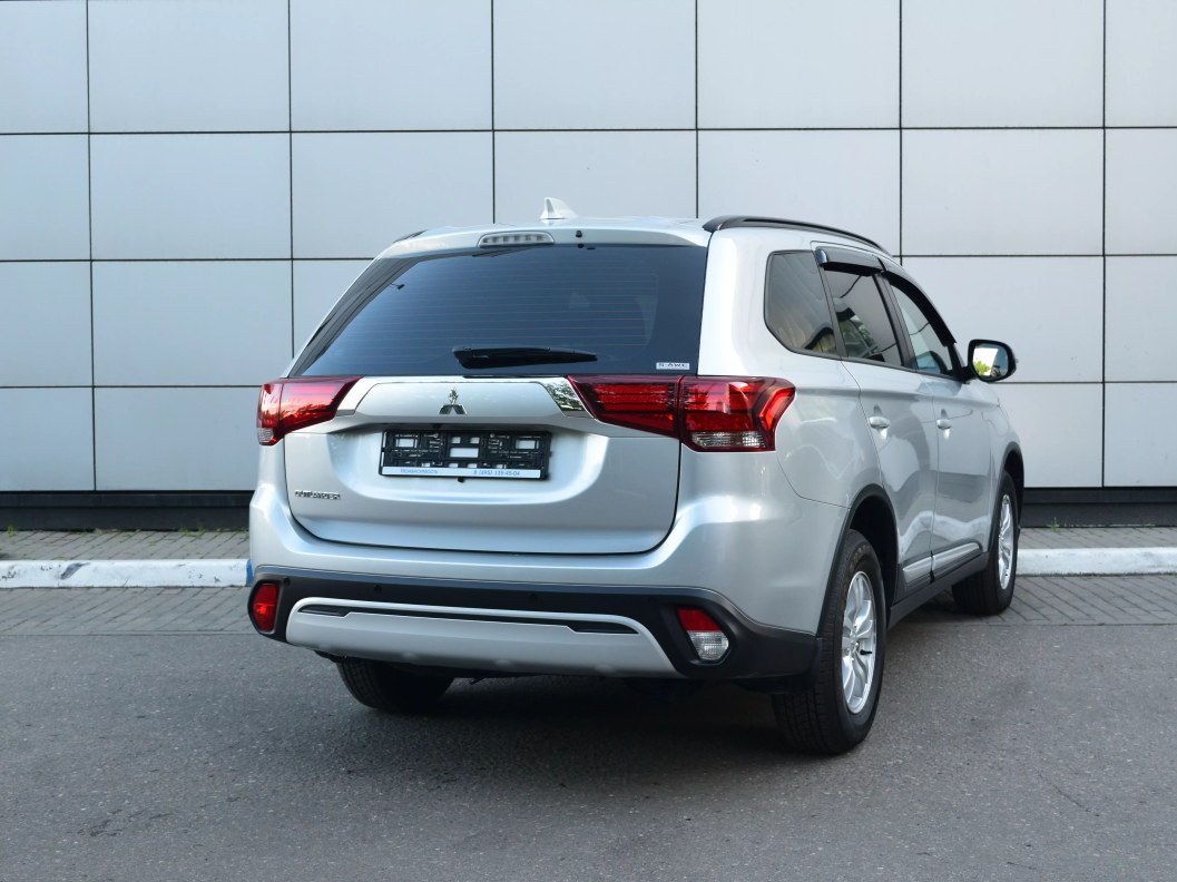 Mitsubishi Outlander Invite 2.0 CVT фото 7