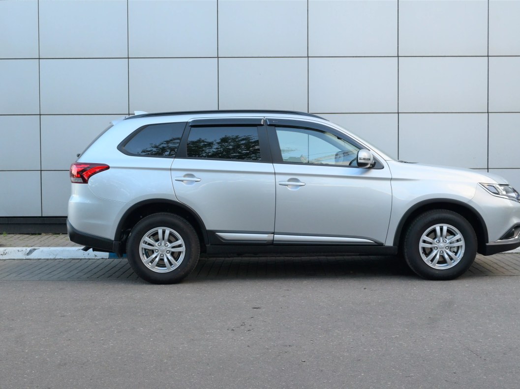 Mitsubishi Outlander Invite 2.0 CVT фото 8