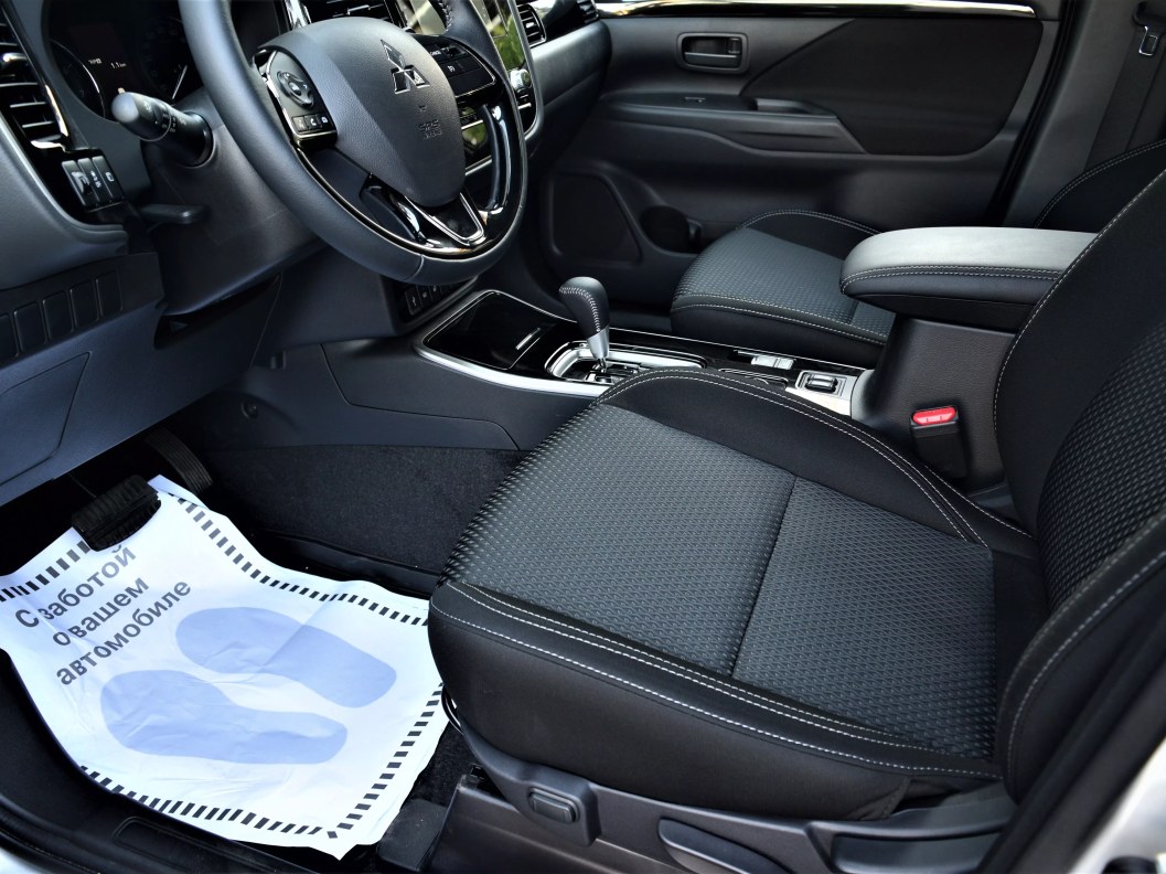 Mitsubishi Outlander Invite 2.0 CVT фото 9