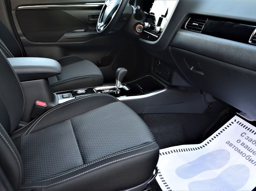 Mitsubishi Outlander Invite 2.0 CVT фото 11
