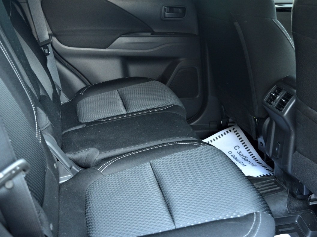 Mitsubishi Outlander Invite 2.0 CVT фото 12