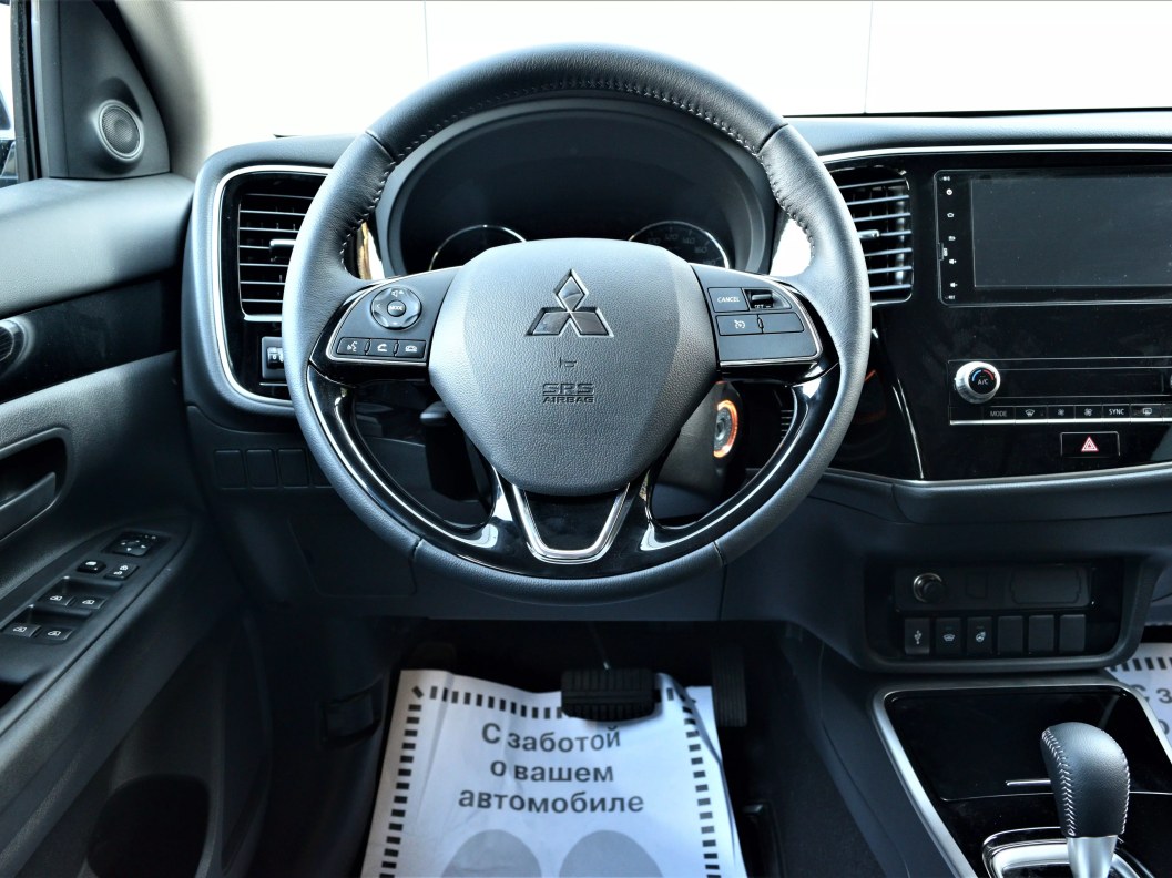 Mitsubishi Outlander Invite 2.0 CVT фото 14