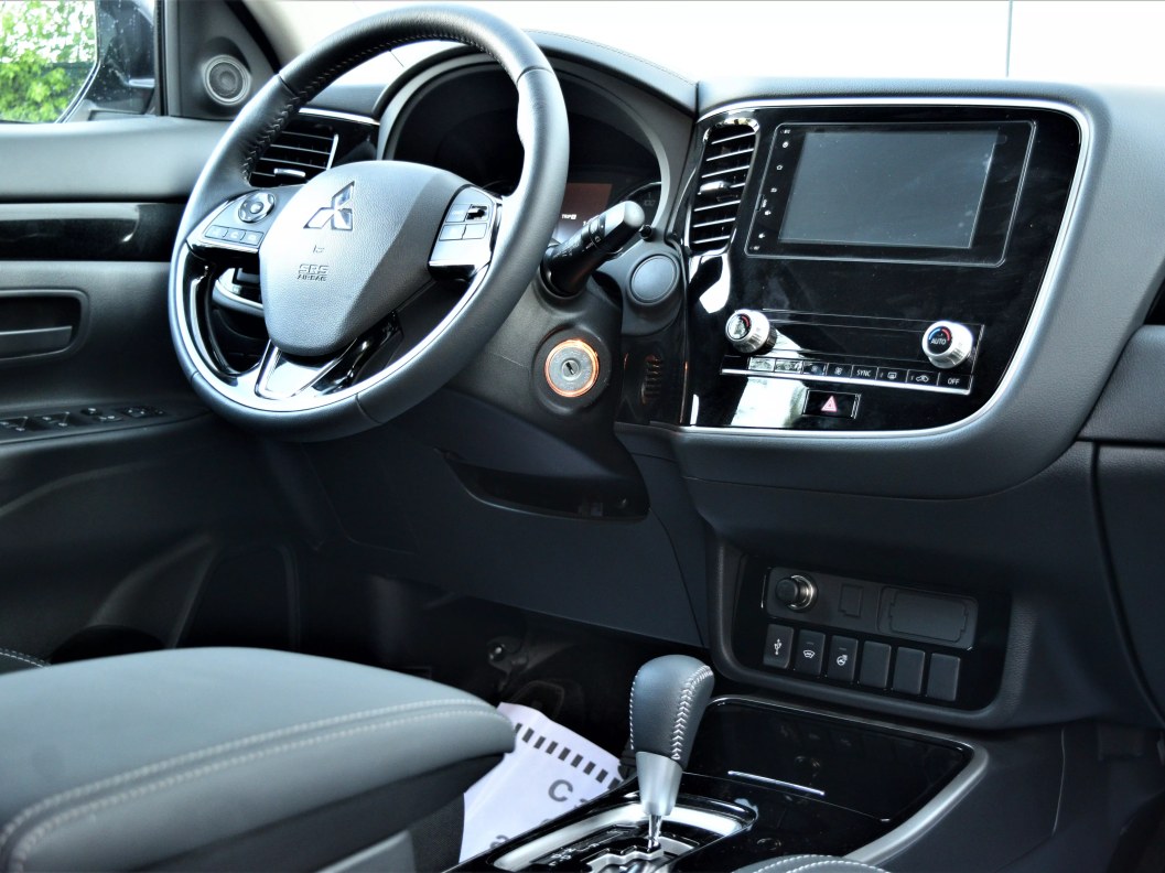 Mitsubishi Outlander Invite 2.0 CVT фото 19