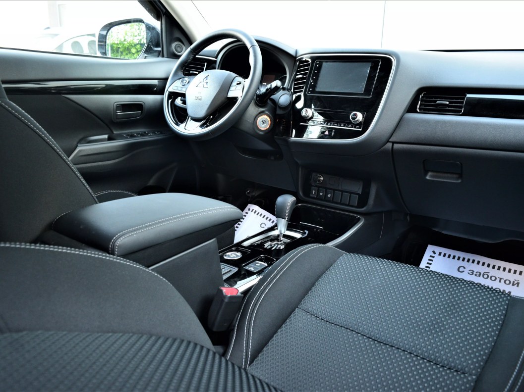 Mitsubishi Outlander Invite 2.0 CVT фото 20