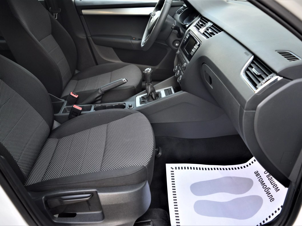 Skoda Octavia Ambition 1.6 МКПП фото 11