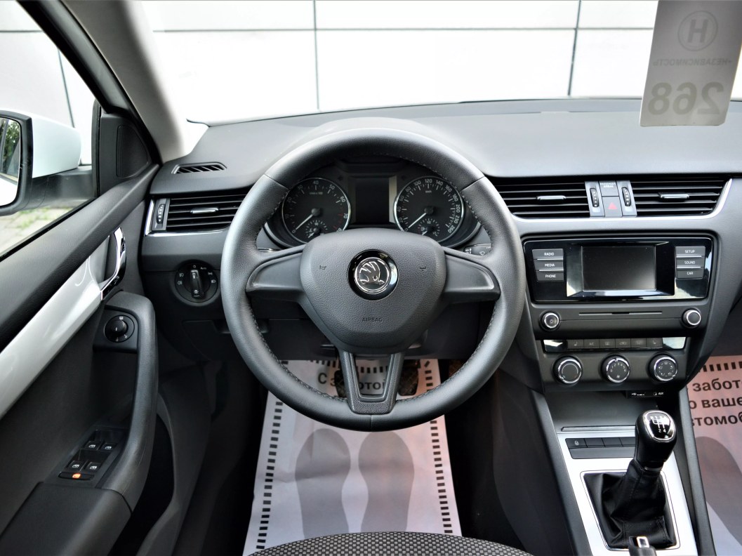 Skoda Octavia Ambition 1.6 МКПП фото 17