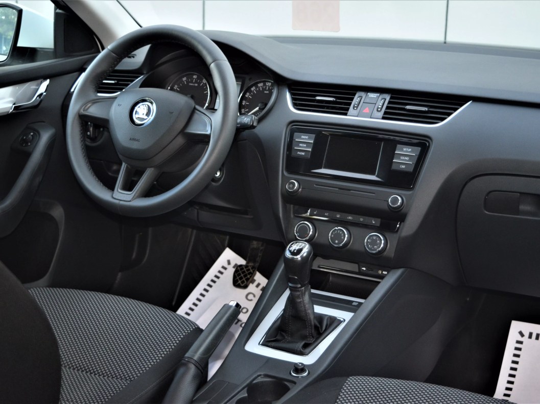 Skoda Octavia Ambition 1.6 МКПП фото 19
