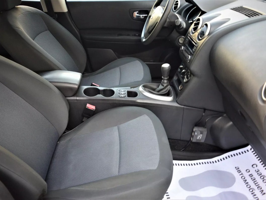 Nissan Qashqai 2.0 МКПП фото 10