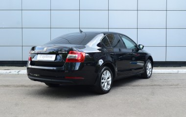 Skoda Octavia 1.4 DSG превью 6