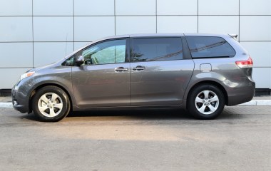 Toyota Sienna 2.7 АКПП превью 5