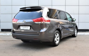 Toyota Sienna 2.7 АКПП превью 6