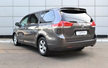 Toyota Sienna 2.7 АКПП превью 8