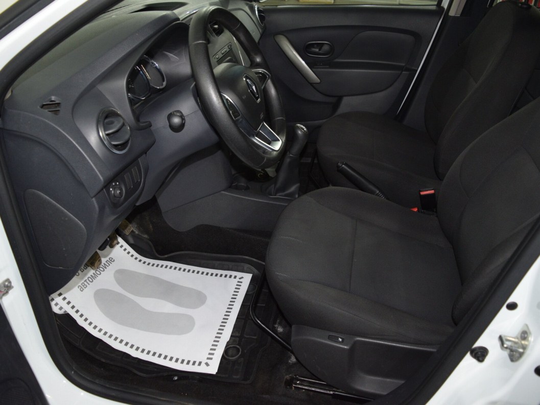 Renault Logan Drive 1.6 МКПП фото 9