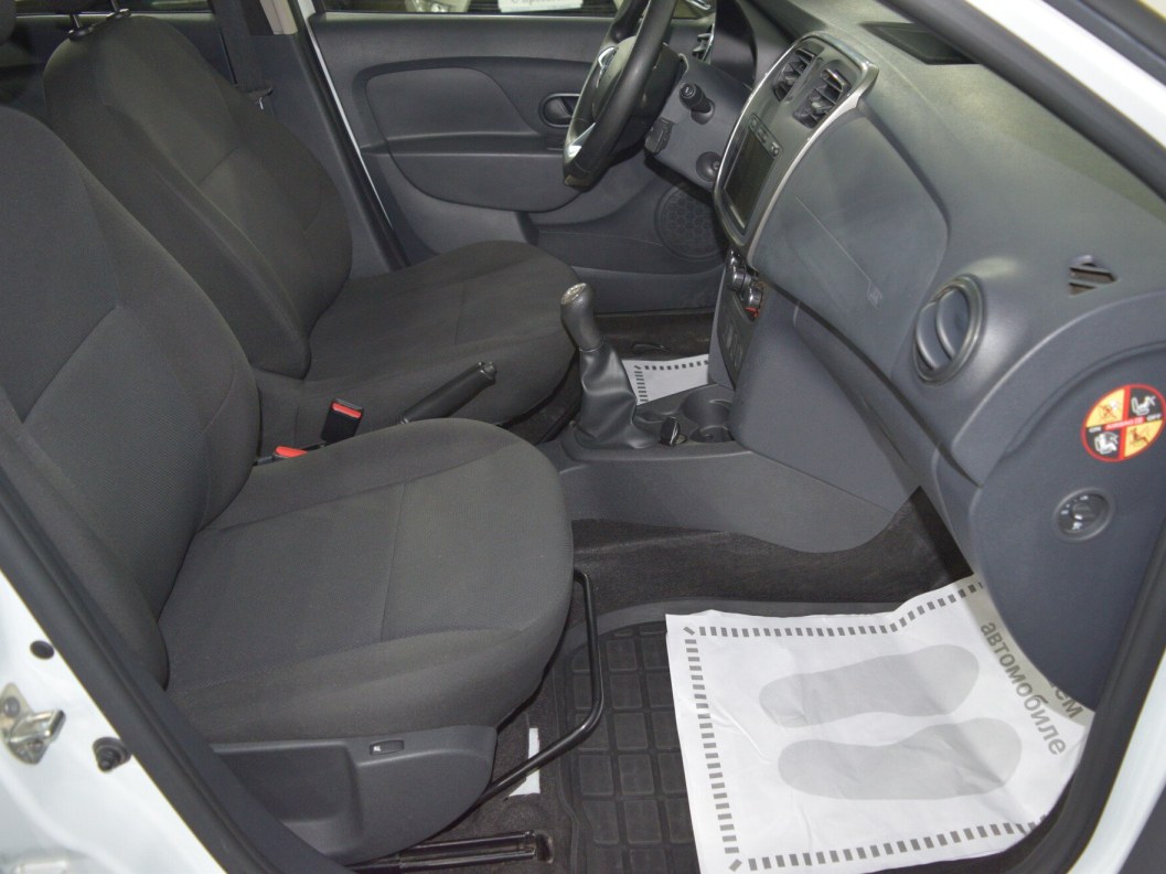 Renault Logan Drive 1.6 МКПП фото 11