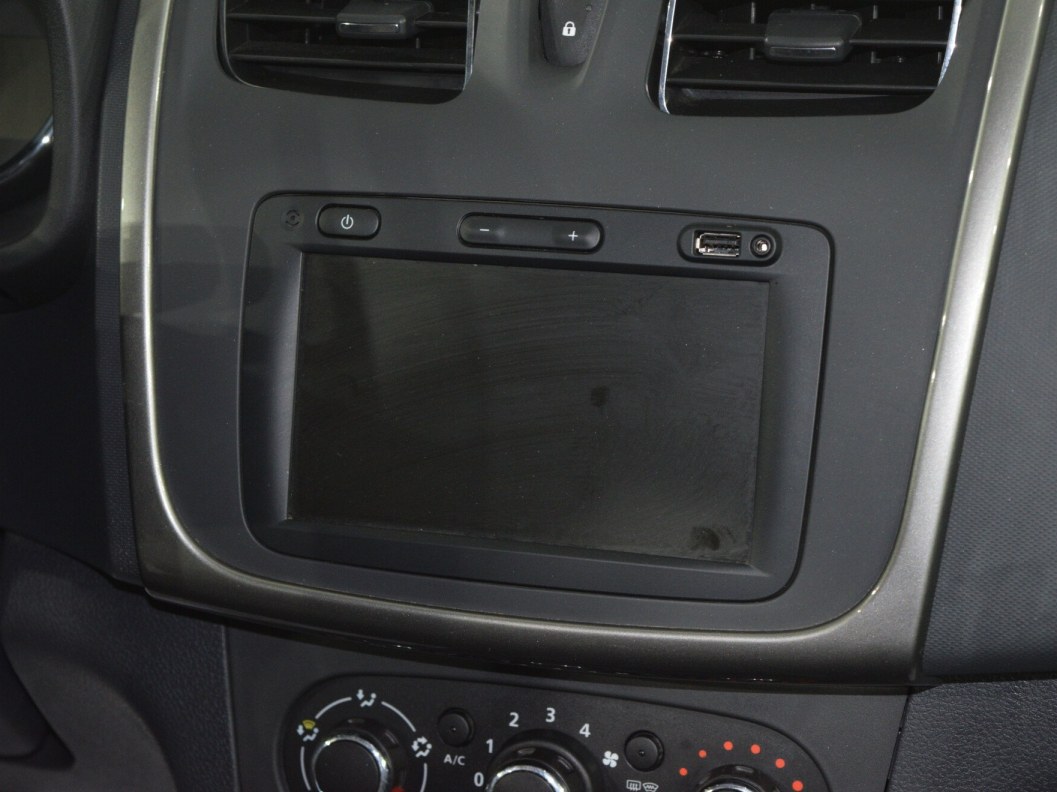 Renault Logan Drive 1.6 МКПП фото 14