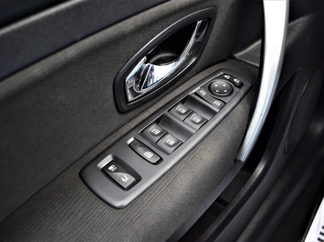 Renault Latitude Dynamique 2.0 CVT фото 14