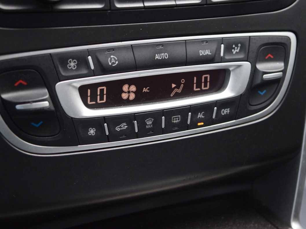 Renault Latitude Dynamique 2.0 CVT фото 16