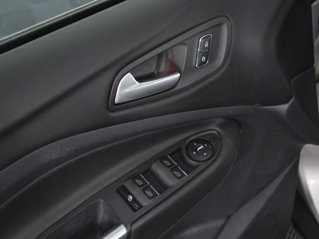 Ford Kuga 2.0  фото 14
