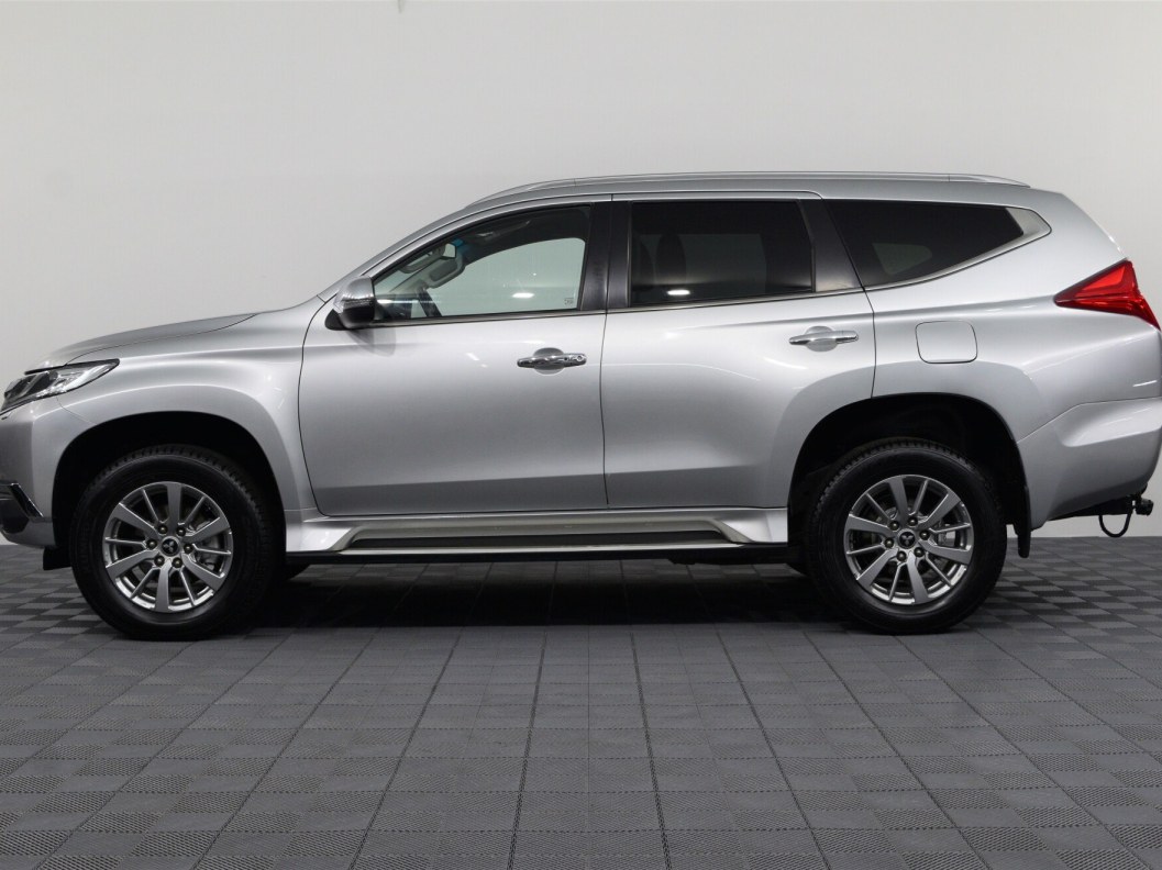 Mitsubishi Pajero Sport 2.4 МКПП фото 5