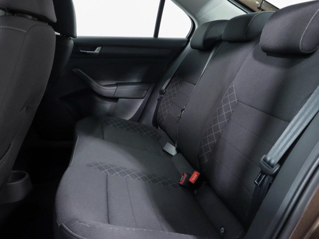 Skoda Rapid 1.6 МКПП фото 12