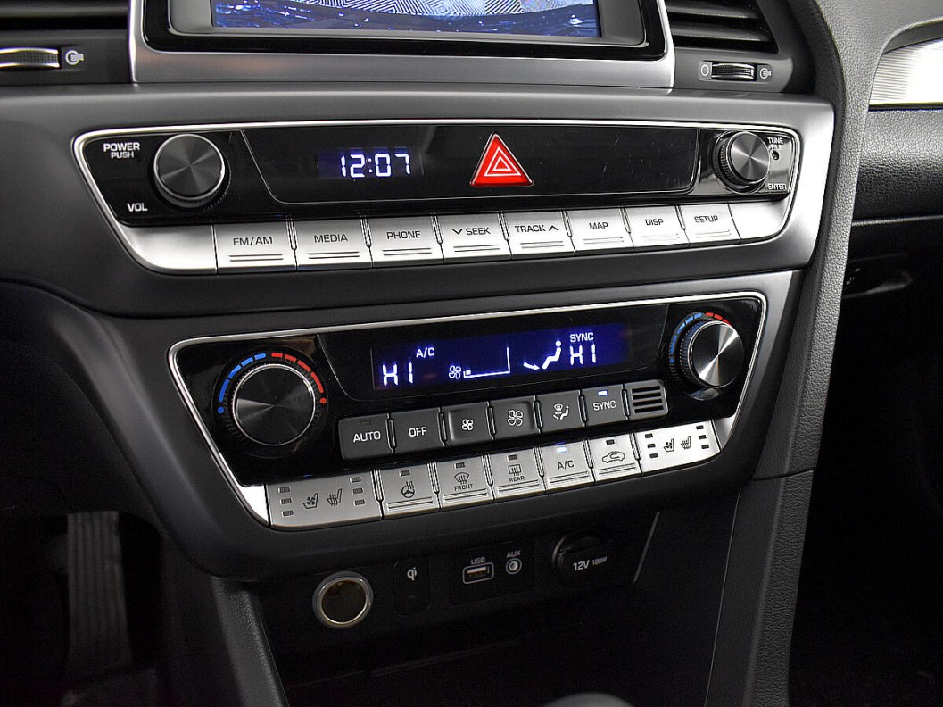Hyundai Sonata Lifestyle 2.4 АКПП фото 15