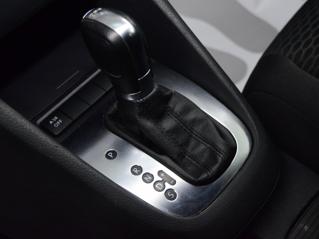 Volkswagen Golf Trendline 1.4 DSG фото 18