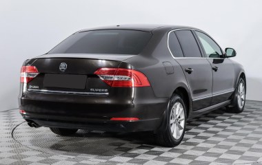 Skoda Superb Elegance 2.0 DSG превью 6